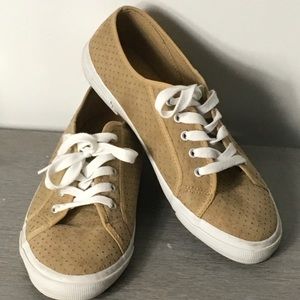 Old Navy tan perforated lace up shoes